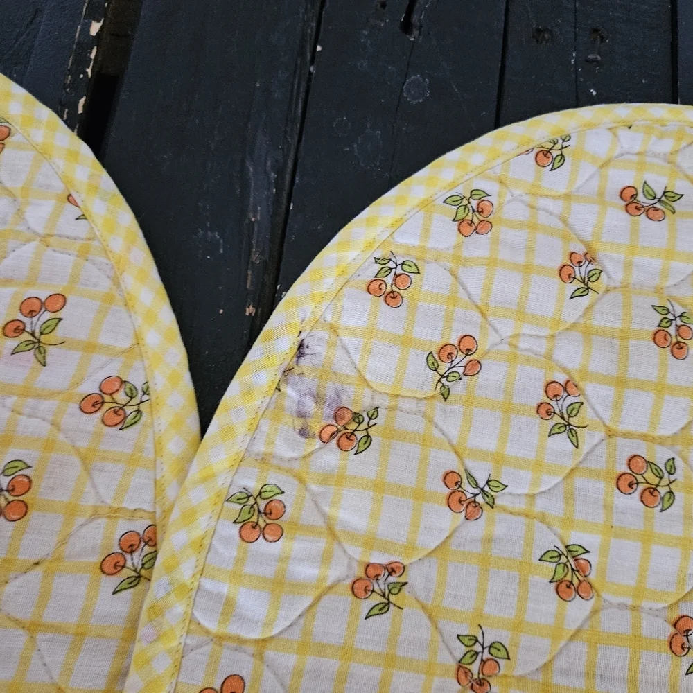 Vintage Placemats Set of 4 Yellow Gingham Plaid Orange Fruit Print Oval